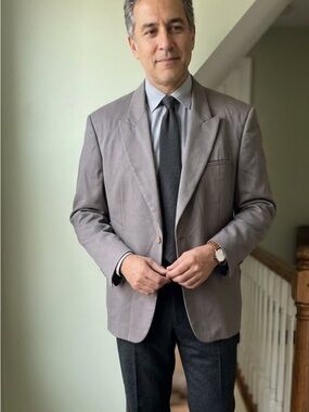 Classic Gray Men's Blazer - Timeless Tailored Style